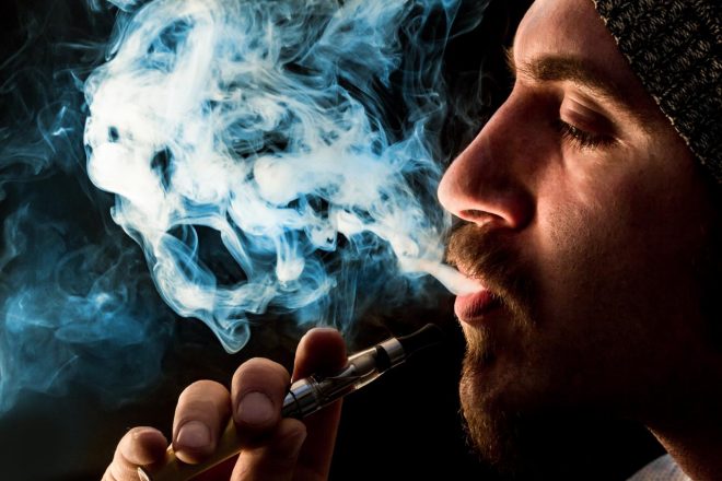 EY istraživanje: Osobni isparivači služe kao sredstvo prestanka pušenja